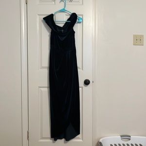 Velvet emerald green off the shoulder midi dress. Small. Lulus. Worn once.
